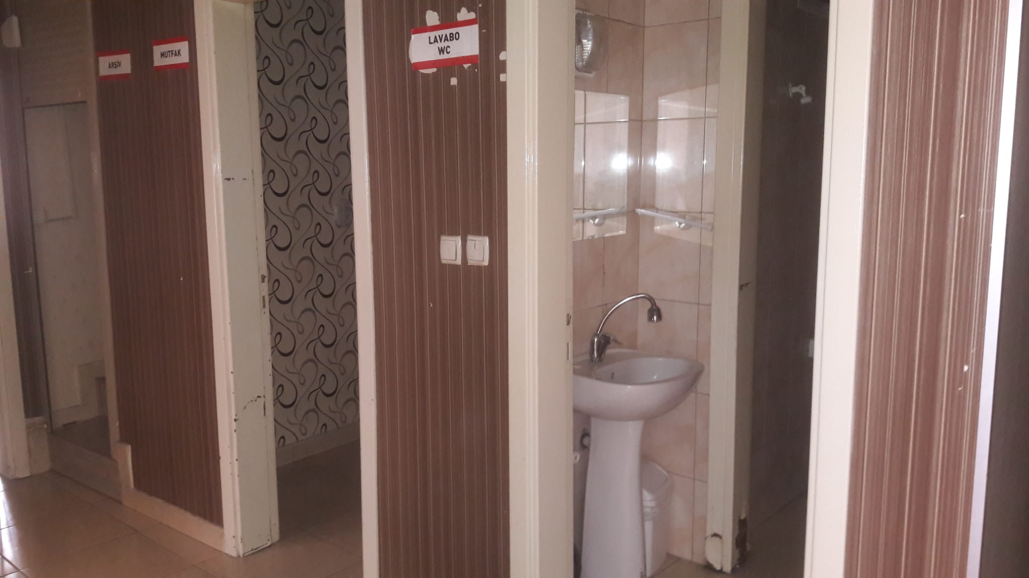 KİRALIK İŞYERİ, MERKEZDE A PLAZADA KULLANIŞLI 5 ODALI OFİS, HOMEOFİS