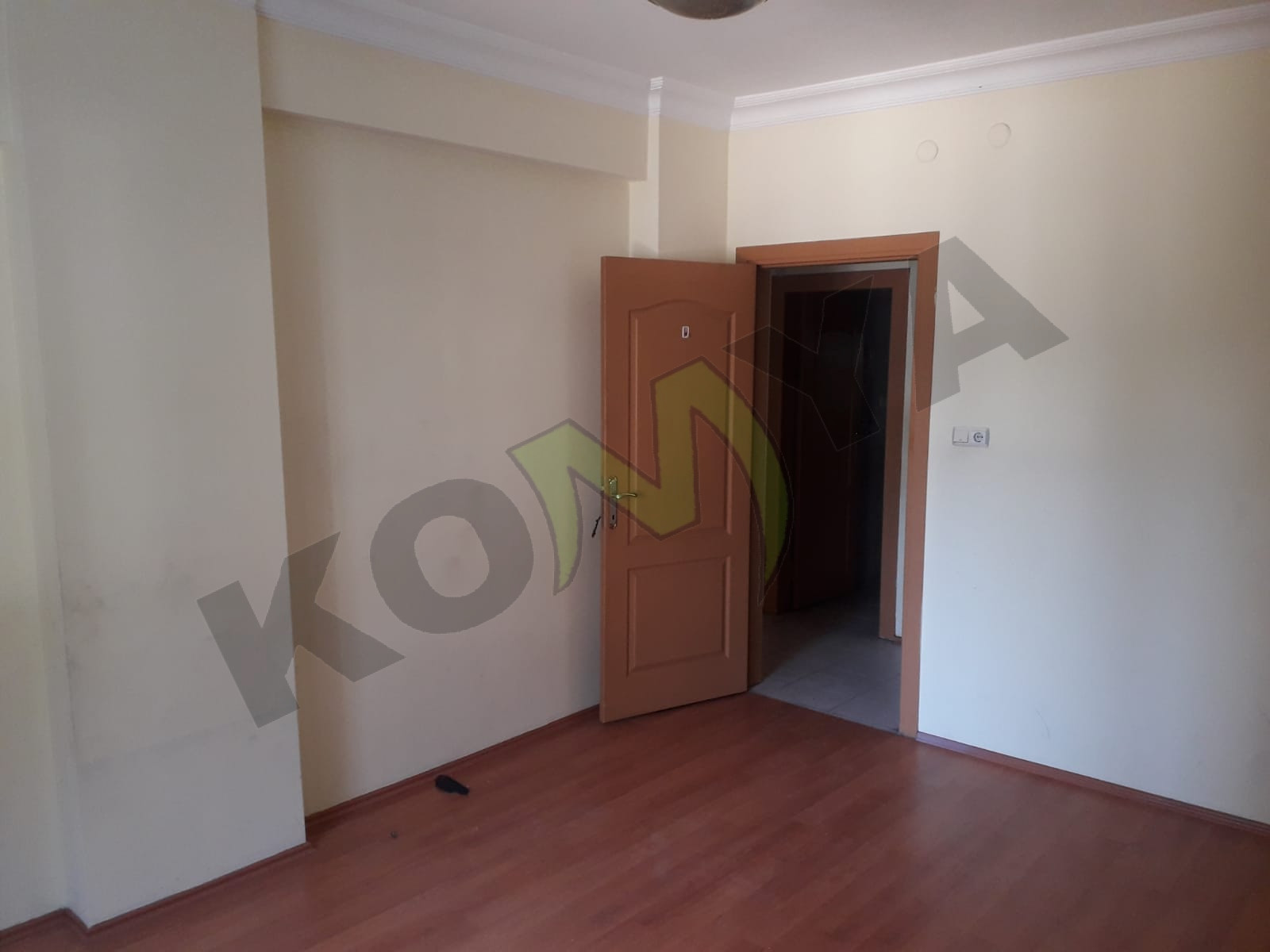 MUHACİR PAZARI ANIT HASTANE KARŞISI KİRALIK DAİRE