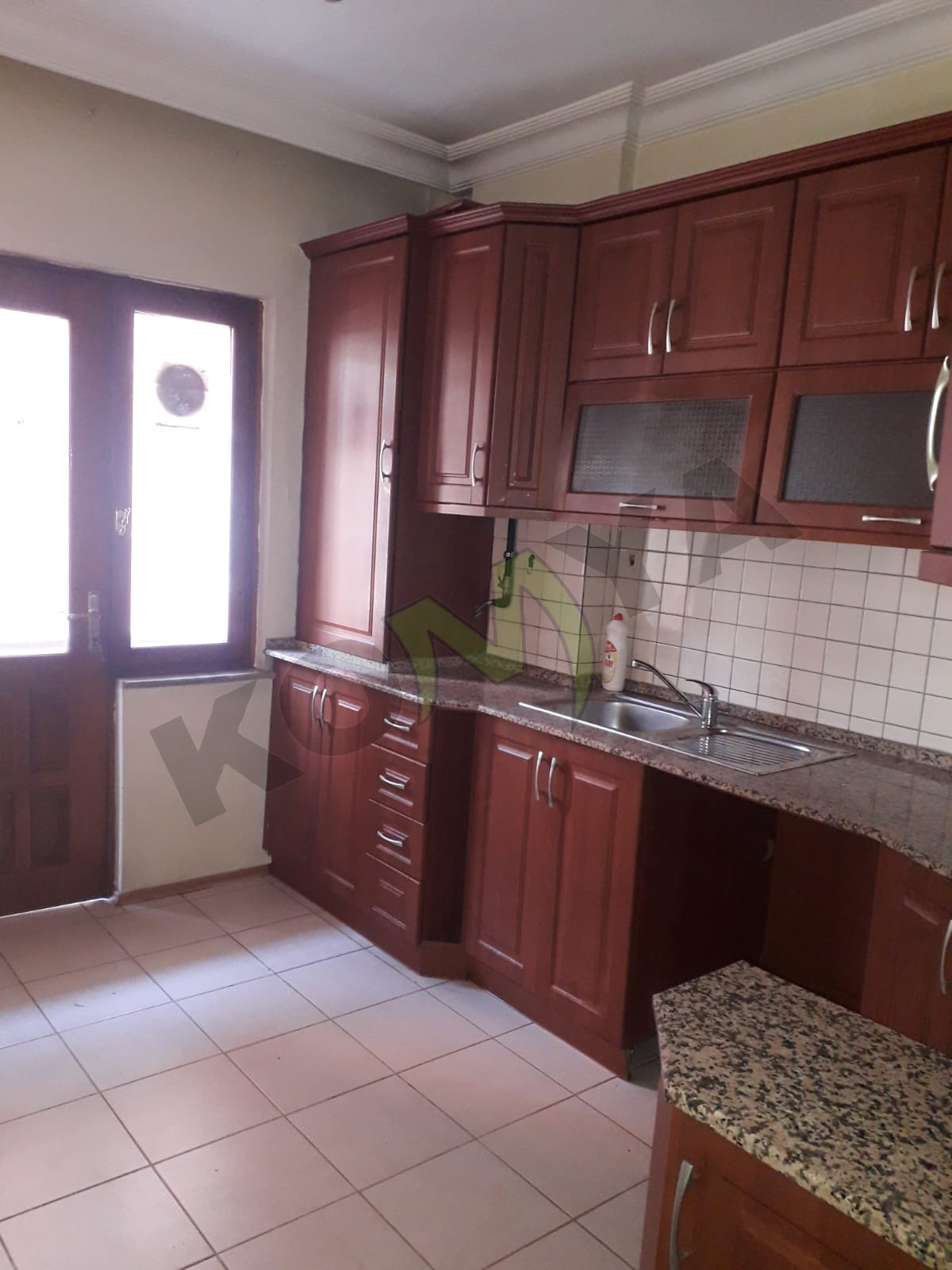 MUHACİR PAZARI ANIT HASTANE KARŞISI KİRALIK DAİRE