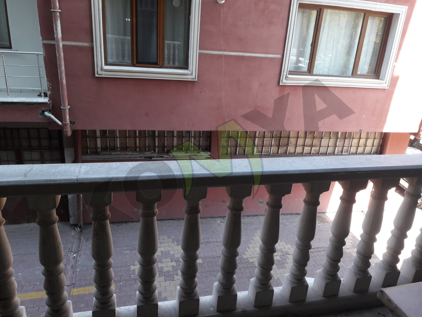 MUHACİR PAZARI ANIT HASTANE KARŞISI KİRALIK DAİRE