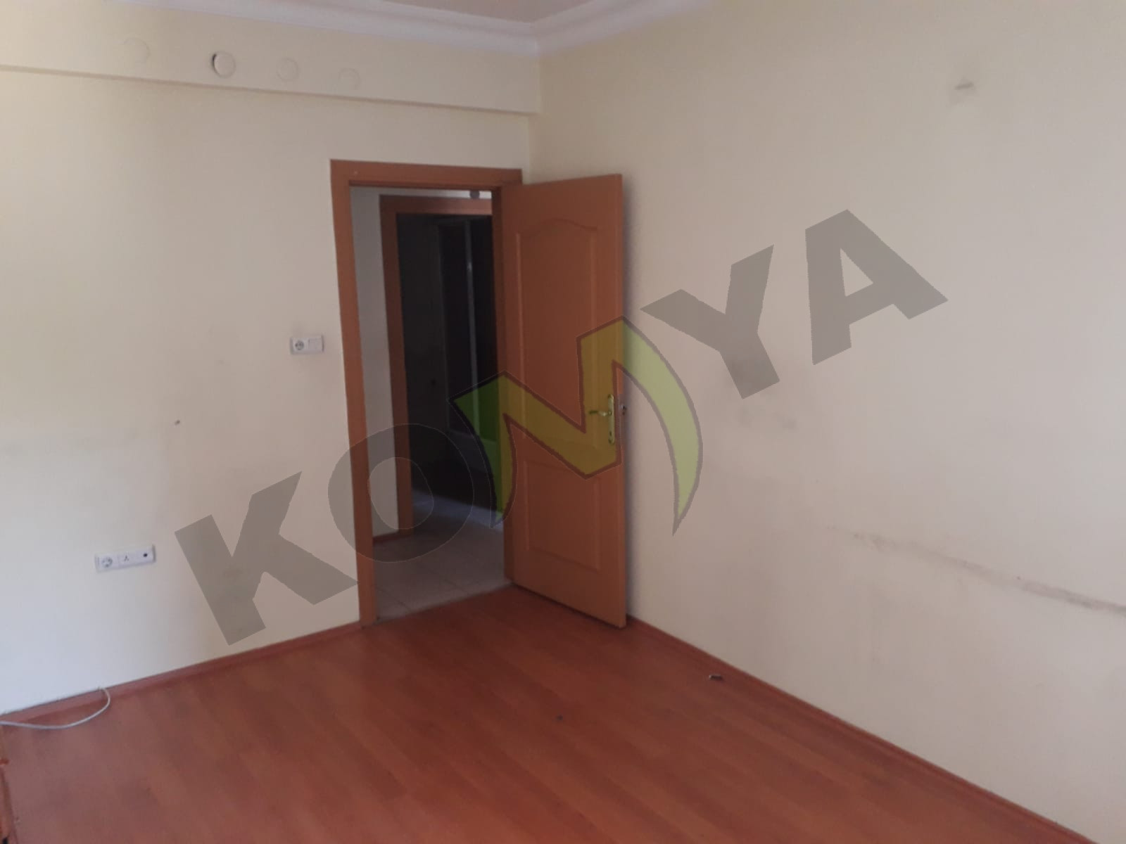 MUHACİR PAZARI ANIT HASTANE KARŞISI KİRALIK DAİRE