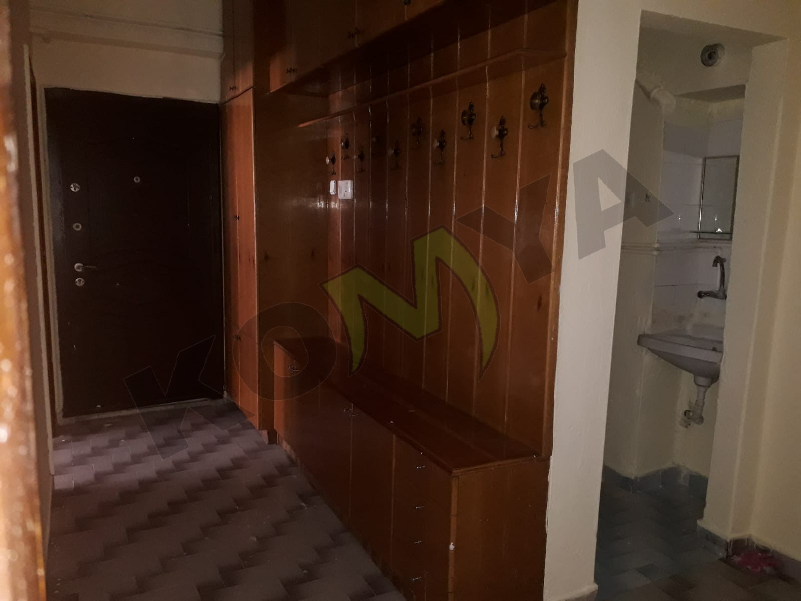 KİRALIK KONYA MERKEZ MUHACİR PAZARI KARŞISI 3+1 DAİRE